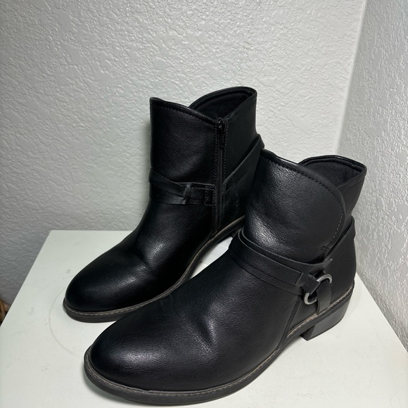 Baretraps Boots Womens 9.5 M Shanley Side Zip Ankle Bootie Black  Leather - Picture 4 of 7